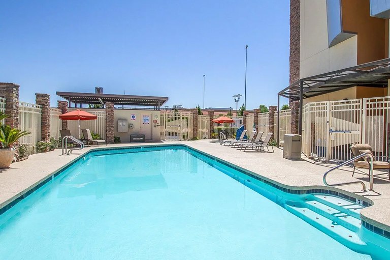 Outdoor Whirlpool / Hot Tub , Glendale